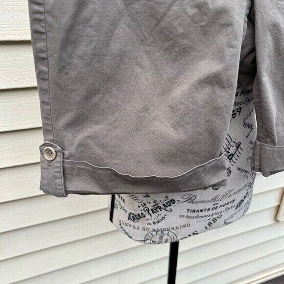 Theory green mid rise Bermuda cuffed shorts with pockets - Picture 9 of 10